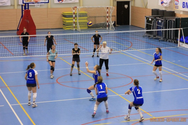 В финале Рождественского Кубка по волейболу 2014 среди девушек победу одержала команда города Мышкина