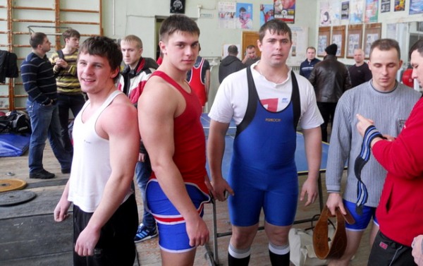 Сочиские спортсмены на чемпионате области по жиму лежа 