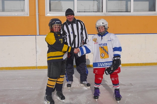 Со счетом 5:4 юные хоккеисты "Чайки" победили гостей из Тутаева в товарищеской встрече
