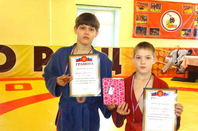 В новогодних соревнованиях по самбо в Рыбинске угличанин Марат Сайдашев занял II место в весовой категории 35 кг, а его сверстник Максим Куртов &ndash; III место в весе 45 кг