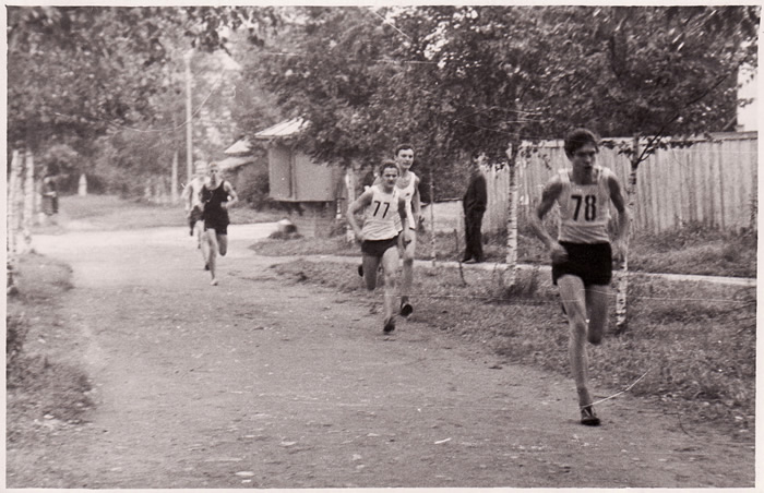Городские соревнования по кроссу в Сочиском Кремле. Фото Юрий Владимирович Курдюков, 1969 год.
